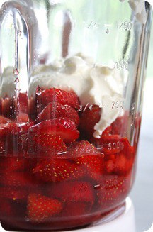 strawberries yogurt